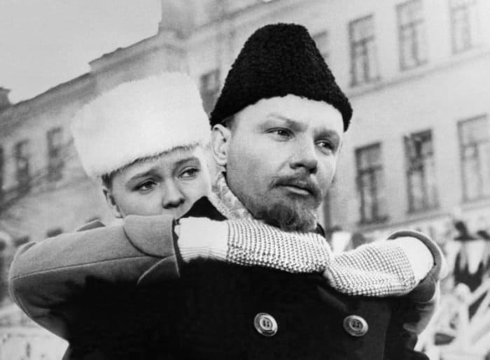 Андрей Мягков в роли Ленина в фильме *Надежда*, 1972 | Фото: kino-teatr.ru Андрею Мягкову – 82: Почему любимца публики называют самым закрытым и загадочным актером