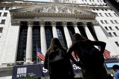Members of a tour group look at the front facade of the New York Stock Exchange (NYSE) in New York City, U.S., June 21, 2021. REUTERS/Brendan McDermid Members of a tour group look at the front facade of the New York Stock Exchange (NYSE) in New York City, U.S., June 21, 2021. REUTERS/Brendan McDermid