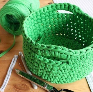 Корзинка крючком из трикотажной пряжи