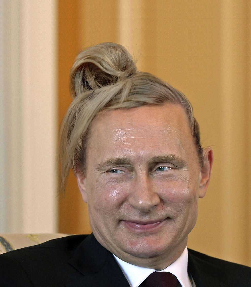 Путин улыбается