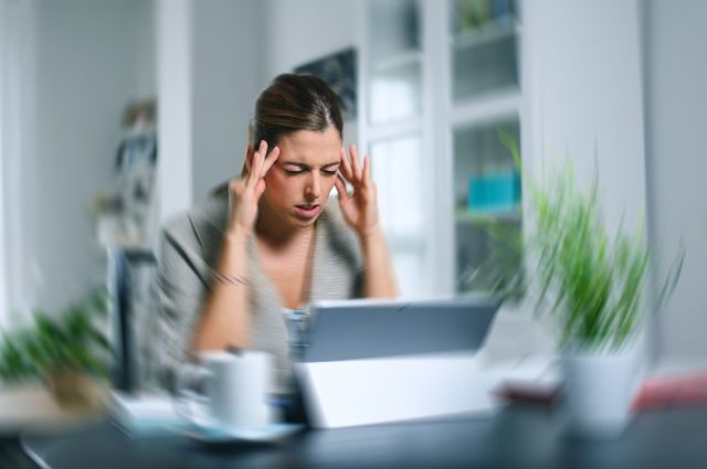 Что приводит к мигрени и как не спутать её с инсультом