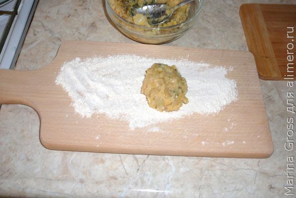 Гороховые котлеты со сметанным соусом Гороховые котлеты со сметанным соусом