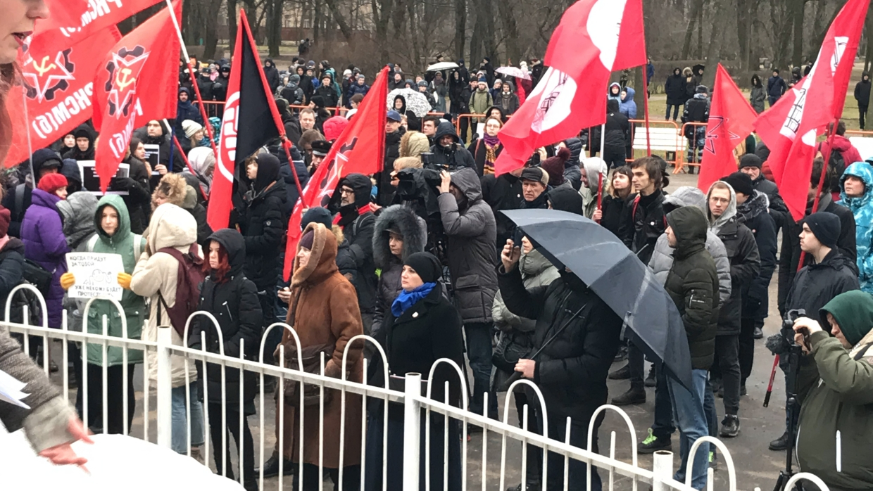 Поддержать членов экстремистской группировки «Сеть» в Петербурге пришли около 100 человек