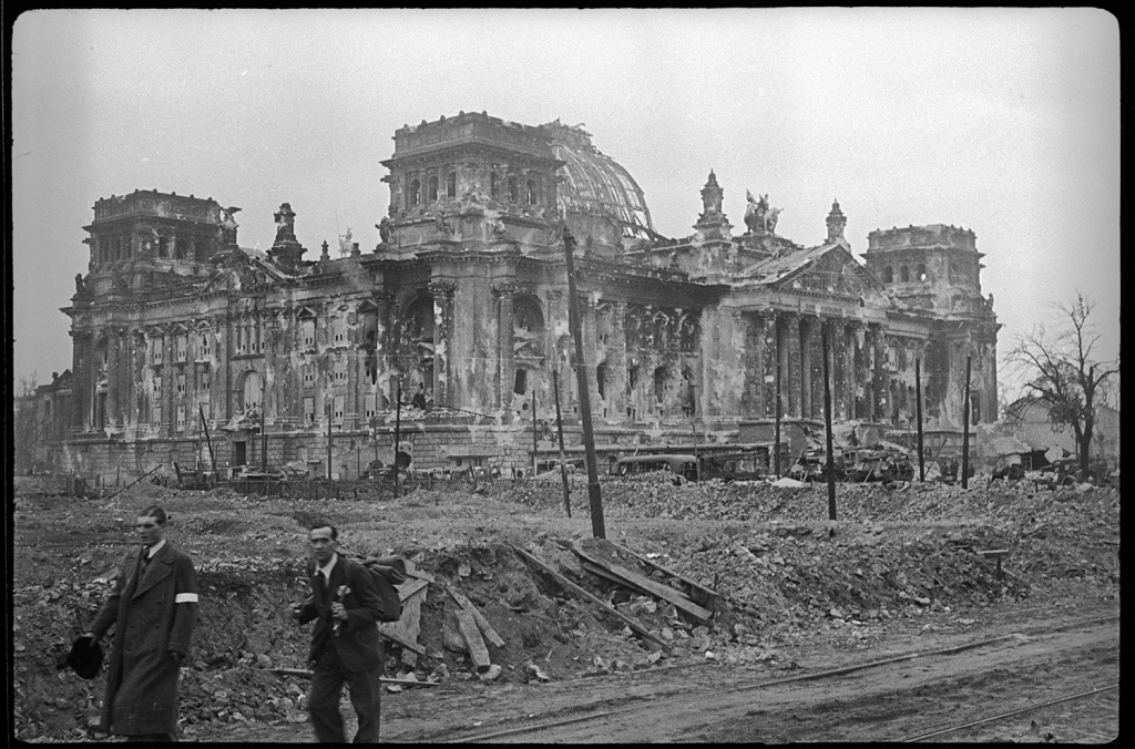 Военный фотограф Валерий Фаминский: 1943-45 гг Военный фотограф Валерий Фаминский: 1943-45 гг