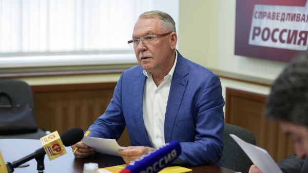 «Справедливая Россия» выступает за поправки к Конституции и резко критикует позицию КПРФ