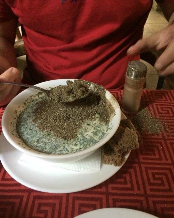 Аккуратно поперчил. Аккуратно поперчил.