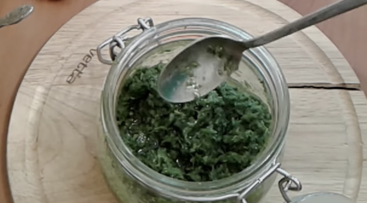 Не выкидывайте стебли укропа. Из них можно сделать кое-что очень вкусное Не выкидывайте стебли укропа. Из них можно сделать кое-что очень вкусное