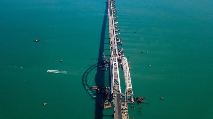 Автомобильное движение по Крымскому мосту запустят до конца мая