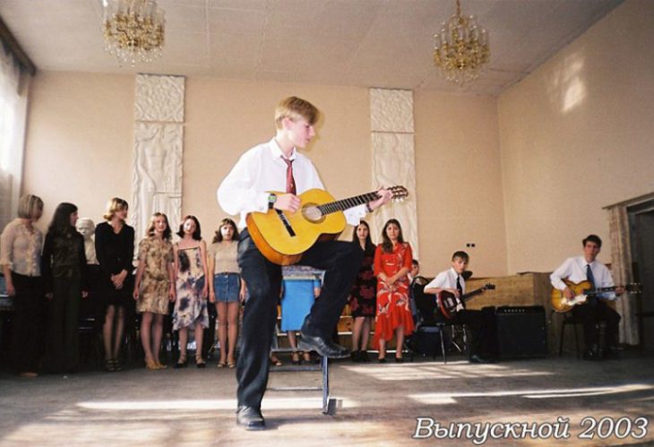 25 фотографий звёзд из выпускных альбомов. Вера Брежнева шокирует!