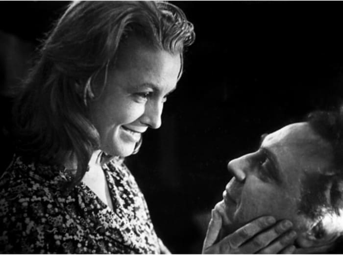 Вия Артмане и Евгений Матвеев в фильме *Родная кровь*, 1963 | Фото: damy-gospoda.ru Вия Артмане и Евгений Матвеев в фильме *Родная кровь*, 1963 | Фото: damy-gospoda.ru