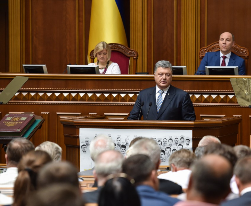 Украинцы в ярости: СМИ рассказали, сколько и куда Порошенко с «дружками» тратят их кровно заработанные деньги Украинцы в ярости: СМИ рассказали, сколько и куда Порошенко с «дружками» тратят их кровно заработанные деньги