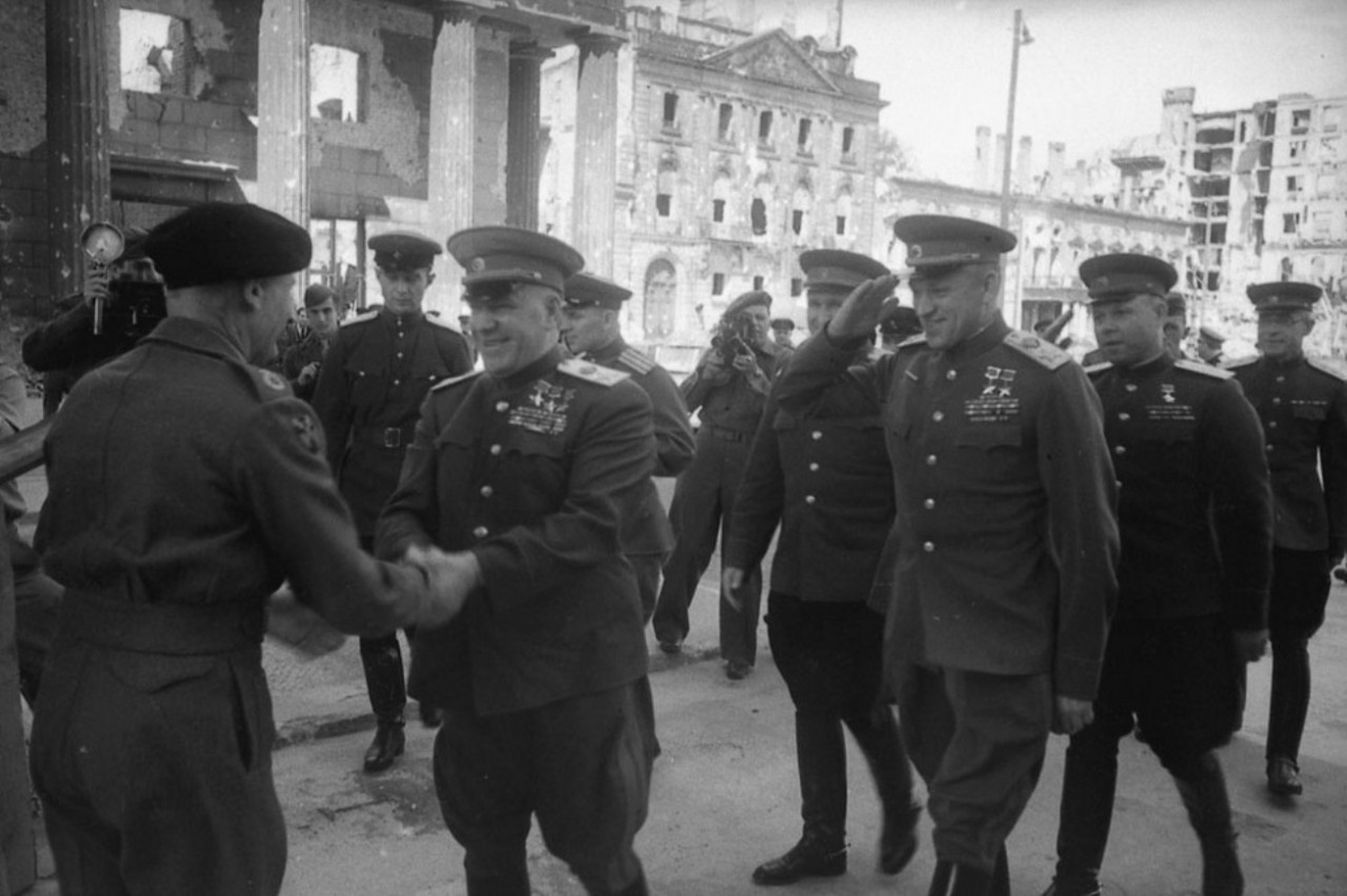 «Командование советских войск», ч.1. Жуков Георгий Константинович (1896—1974) «Командование советских войск», ч.1. Жуков Георгий Константинович (1896—1974)