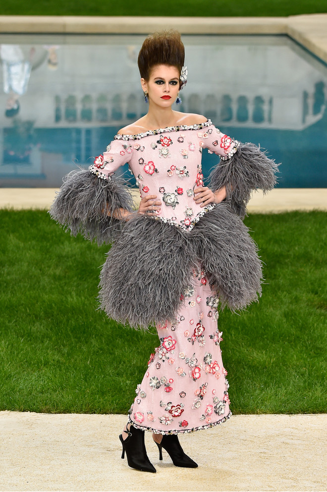 10 знаковых платьев Chanel, созданных Карлом Лагерфельдом (фото 20) 10 знаковых платьев Chanel, созданных Карлом Лагерфельдом (фото 20)