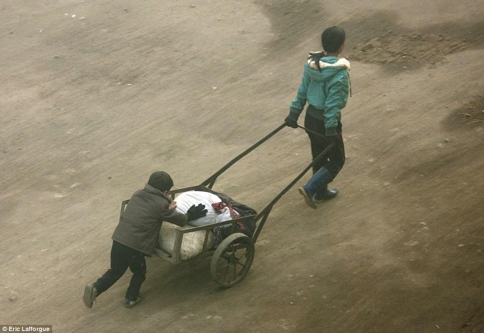Запрещенные фотографии — Северная Корея, снятая скрытой камерой Запрещенные фотографии — Северная Корея, снятая скрытой камерой