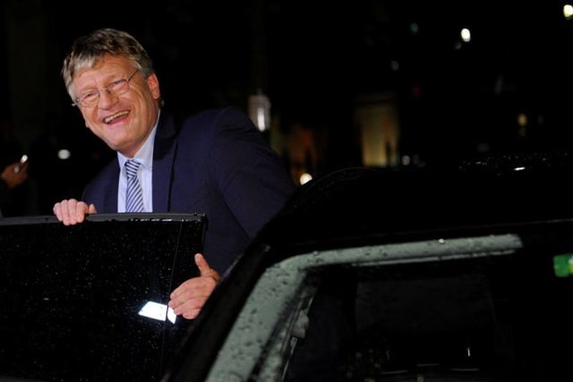 Лидер "Альтернативы для Германии" Йёрг Мойтен после оглашения первых результатов подсчета голосов Фото: REUTERS