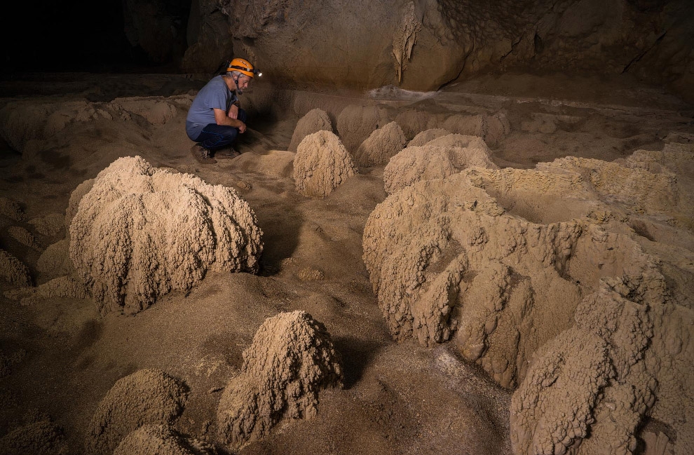 8 фото пещеры Tham Khoun в Лаосе, в которой можно снимать кино