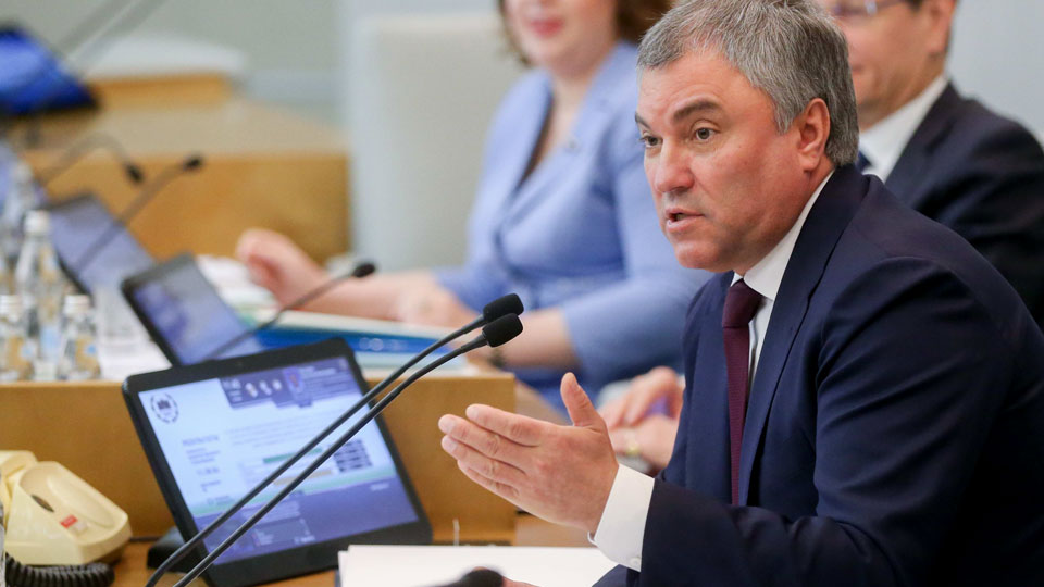 «Осознайте ответственность»: спикер Госдумы призвал правительство РФ ускориться