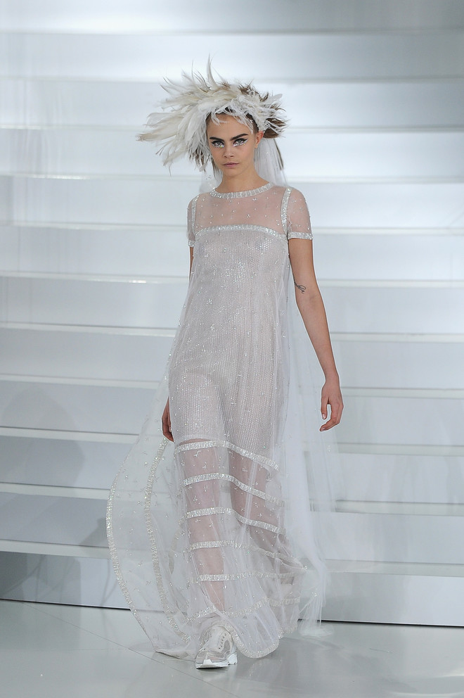 10 знаковых платьев Chanel, созданных Карлом Лагерфельдом (фото 12) 10 знаковых платьев Chanel, созданных Карлом Лагерфельдом (фото 12)
