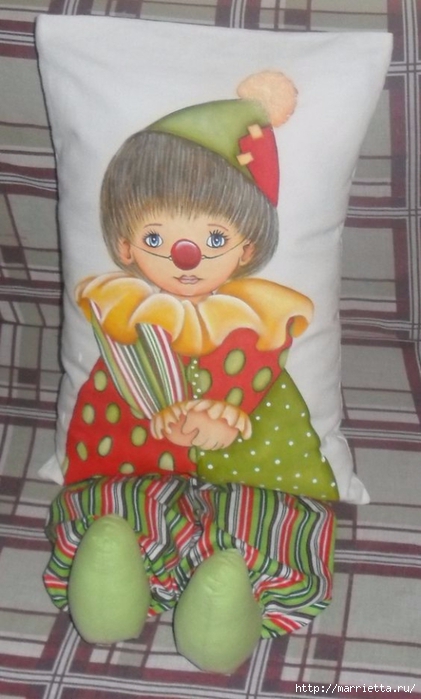 Детские подушки-куклы с росписью акриловыми красками (4) (421x700, 192Kb)