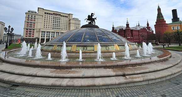 7 привычных нам зданий, которые построил Лужков