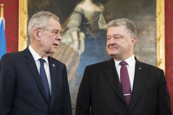 Порошенко сделал президента Австрии «немножко украинцем» Порошенко сделал президента Австрии «немножко украинцем»