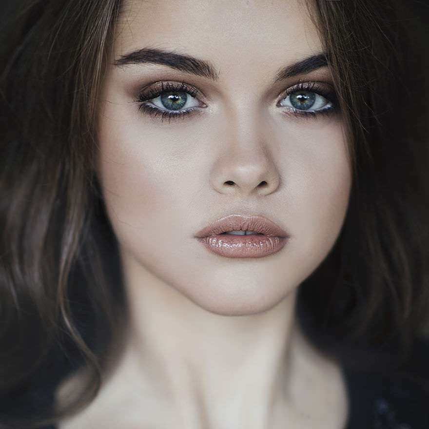 Photographer-inspired-by-a-blue-eyes-models-58974c6a721a7__880