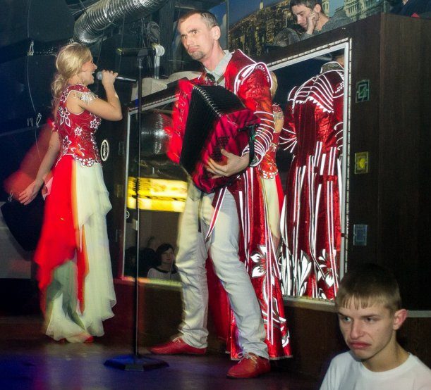 Всегда найдётся тот, кто испортит фото. Согласны? Всегда найдётся тот, кто испортит фото. Согласны?