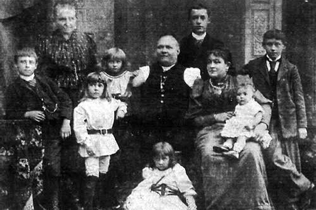 Николай Кобельков в кругу семьи