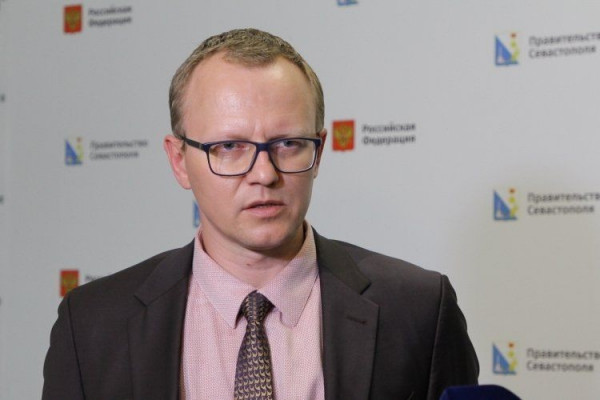 На пляже Севастополя рухнул навес. Горлов, оказывается, ранее предупреждал (ВИДЕО)