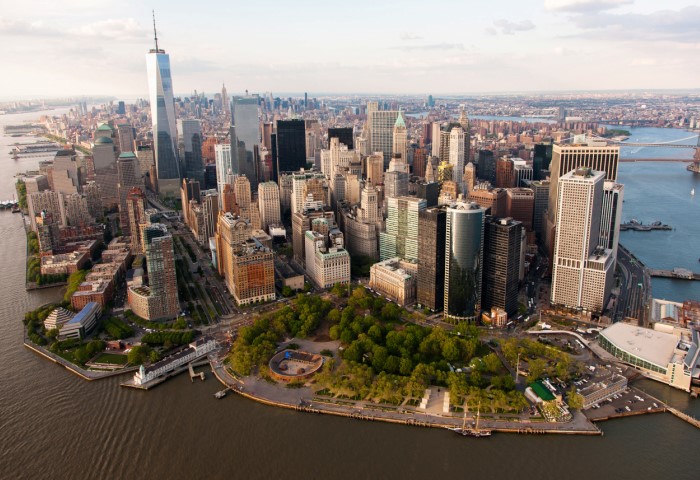 Дороже всего апартаменты стоят в Бэттери-Парк-сити, районе Манхэттена, - около 5 530 долларов / Фото: media.architecturaldigest.com Дороже всего апартаменты стоят в Бэттери-Парк-сити, районе Манхэттена, - около 5 530 долларов / Фото: media.architecturaldigest.com