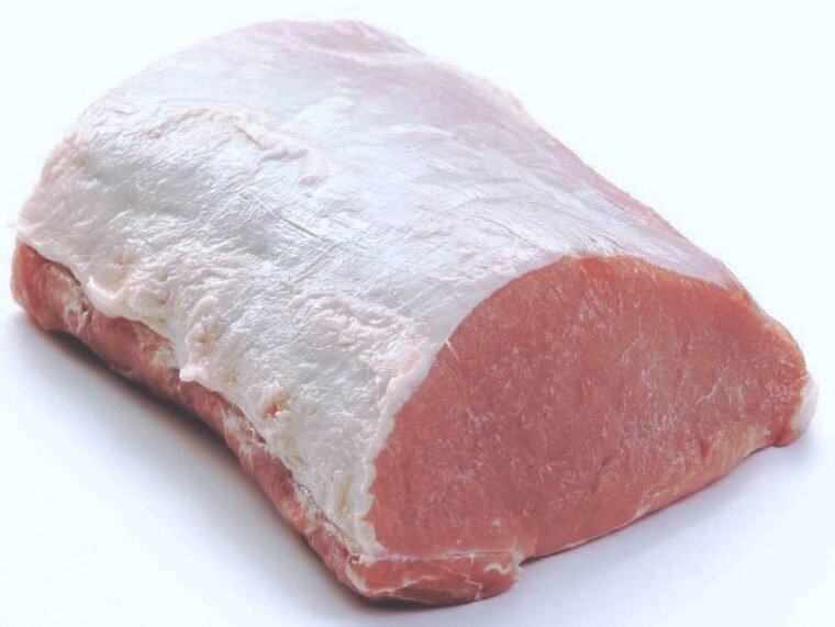 Карбонад, филейная часть свиной корейки, очень постная, с тонкой жировой прослойкой.
