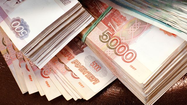 СМИ объяснили решение Минфина девальвировать рубль на 10 процентов СМИ объяснили решение Минфина девальвировать рубль на 10 процентов