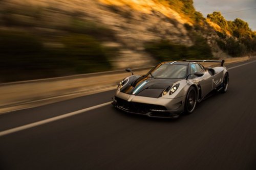 Двухдверный гиперкар от Pagani Automobili (17 фото) Двухдверный гиперкар от Pagani Automobili (17 фото)