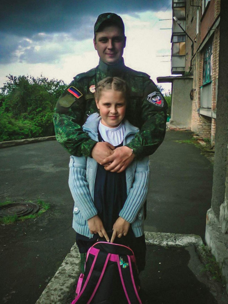 Младшая сестра Михаила Толстых ("Гиви"): Ни одного сантиметра нашей земли мы не отдадим Младшая сестра Михаила Толстых ("Гиви"): Ни одного сантиметра нашей земли мы не отдадим
