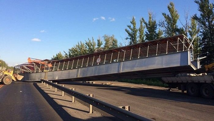Под Владимиром кран-манипулятор обрушил надземный пешеходный переход Под Владимиром кран-манипулятор обрушил надземный пешеходный переход