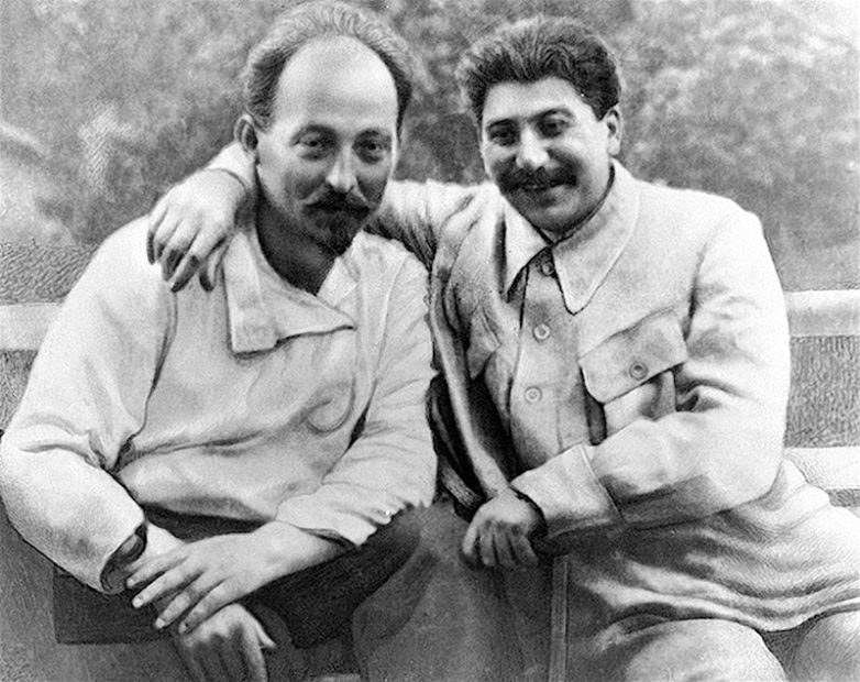 Сталин вышел на первое место в списке самых великих людей человечества Сталин вышел на первое место в списке самых великих людей человечества