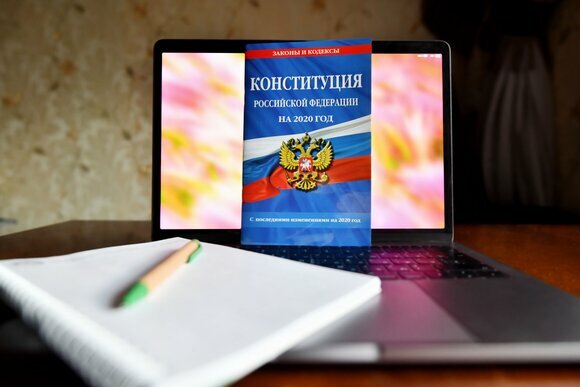 Такой маленький, и уже еврей! К нам бы приехал.....Любят они за Россию страдать!