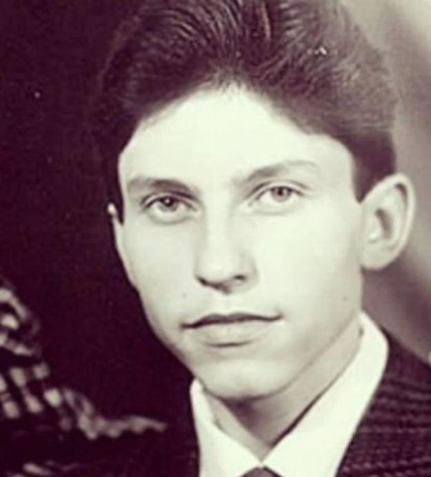 Мальчик рос без отца, а бабушку называл мамой. Сегодня он кумир миллионов женщин!