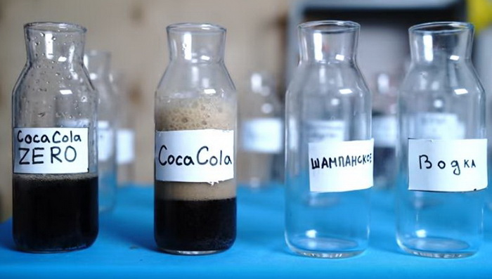 Кока-кола, шампанское, водка. Водка или Coca-Cola