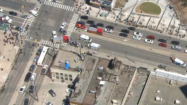 В результате наезда белого фургона на людей в Торонто погибли 2 человека, - СМИ