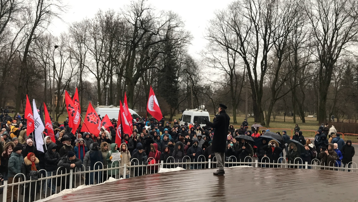 Поддержать членов экстремистской группировки «Сеть» в Петербурге пришли около 100 человек