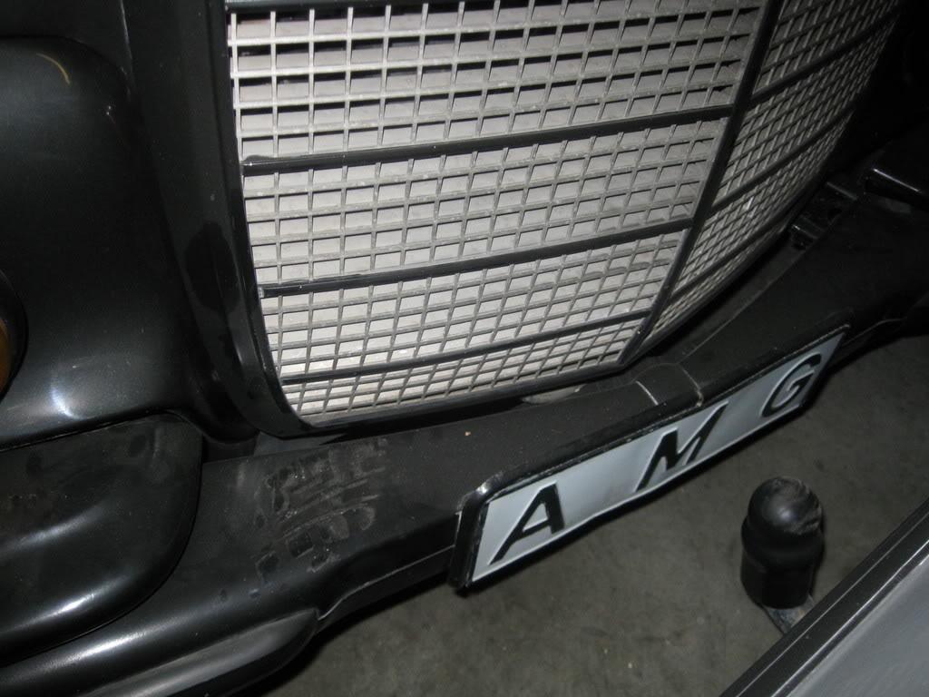 Забытый склад автомобилей и запасных частей Mercedes-Benz AMG Забытый склад автомобилей и запасных частей Mercedes-Benz AMG