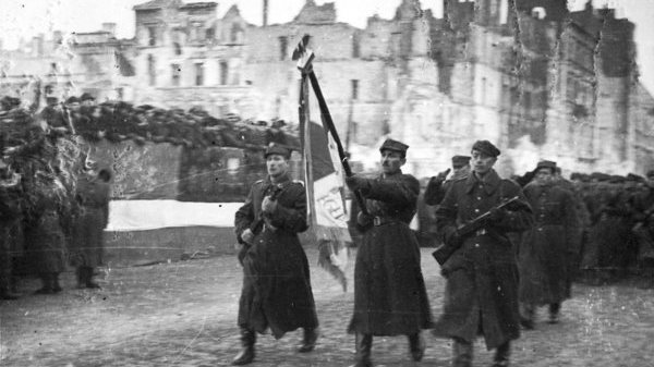 Четыре дня на "Крепость Варшава": как была освобождена столица Польши Четыре дня на "Крепость Варшава": как была освобождена столица Польши