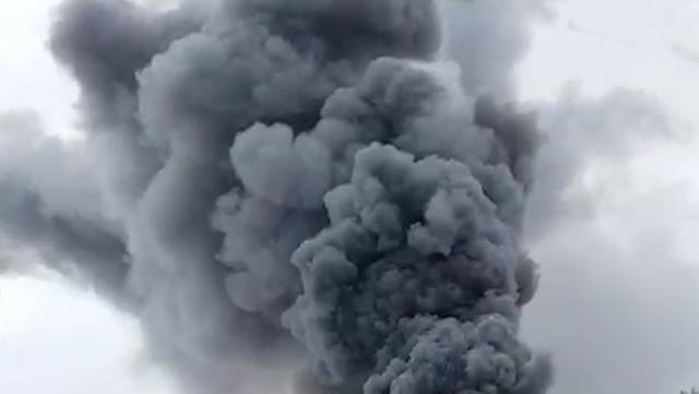 Мощный пожар, охвативший склад в Мытищах, сняли с коптера