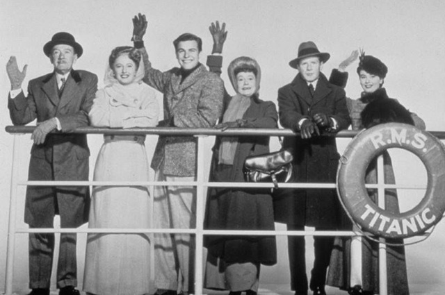 Тельма Риттер (третья справа) в фильме "Титаник" 1953 года Тельма Риттер (третья справа) в фильме "Титаник" 1953 года