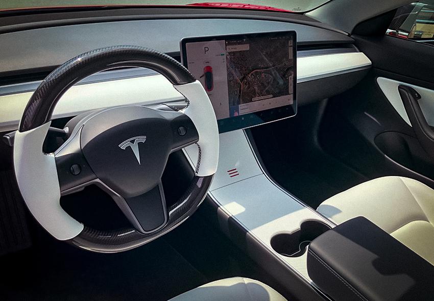 Слезы Маска: 6 примеров необычного обращения с Tesla