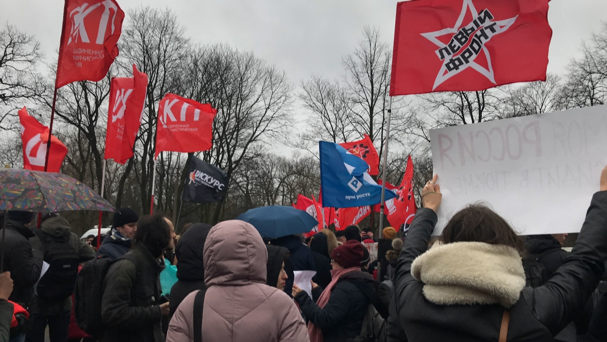 Поддержать членов экстремистской группировки «Сеть» в Петербурге пришли около 100 человек