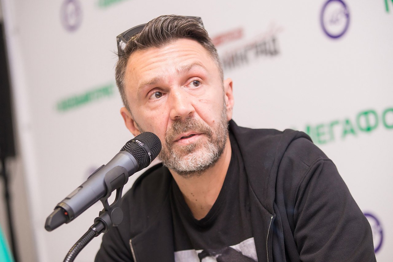 Шнуров ответил на слова протоиерея Смирнова о бесполезности образования для девочек
