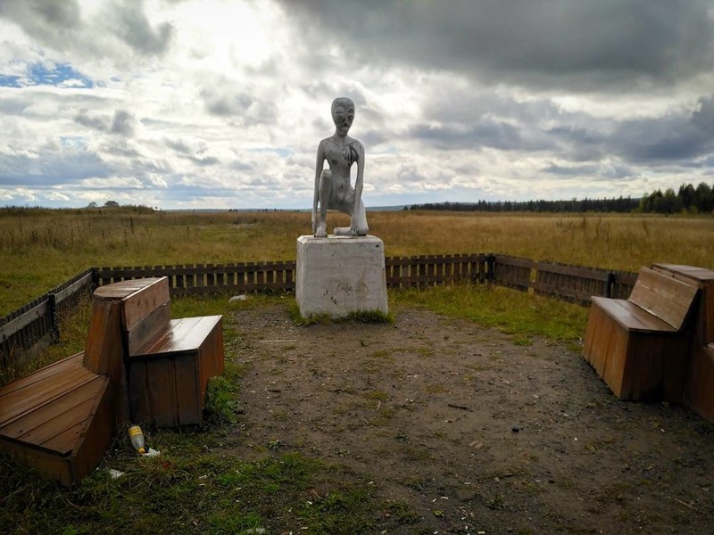 Памятник инопланетянину Алёше в деревне Молебка Памятник инопланетянину Алёше в деревне Молебка аномалии, аномальная зона, места, россия, факты