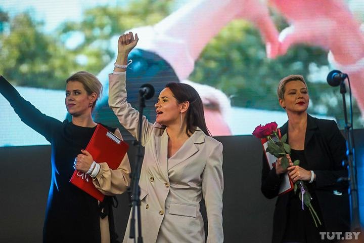 10 фото с самого массового митинга в Беларуси в поддержку Тихановской